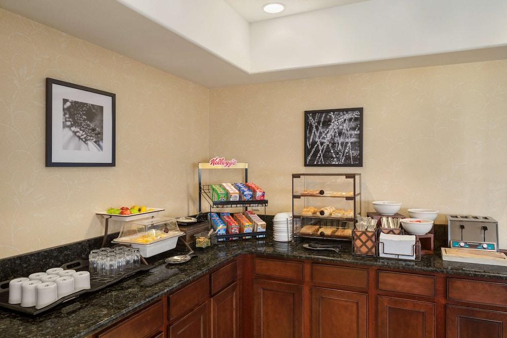 Country Inn & Suites By Radisson, Bloomington-Normal Airport, Il Eksteriør bilde