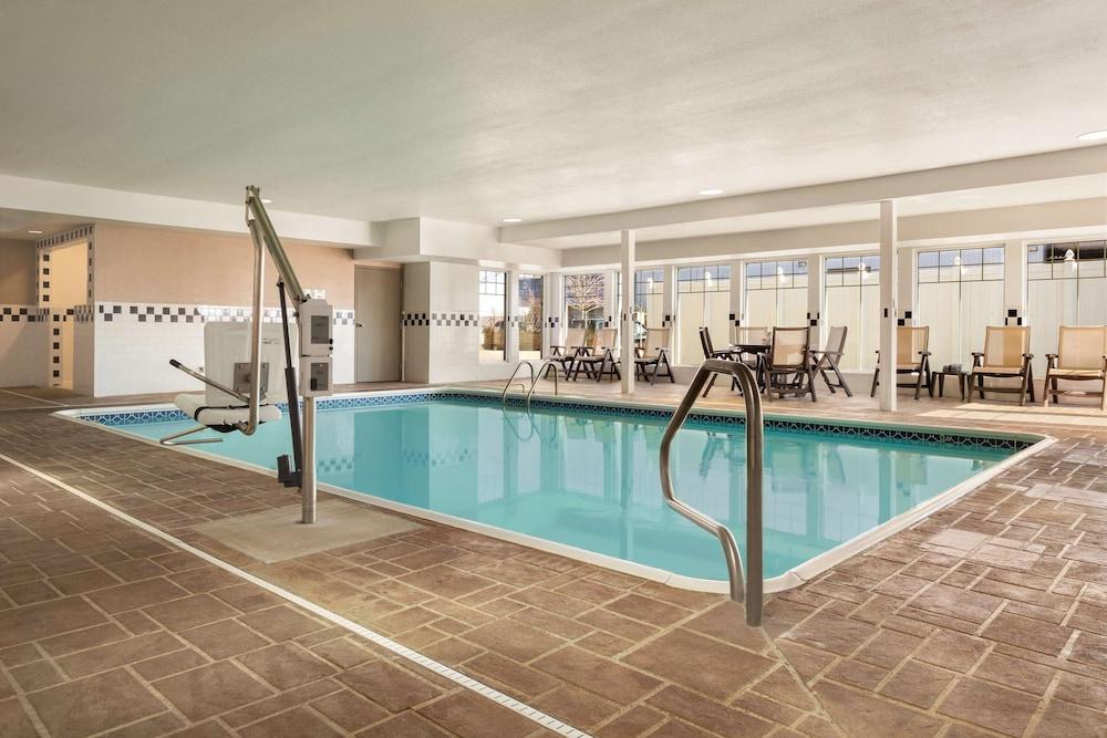 Country Inn & Suites By Radisson, Bloomington-Normal Airport, Il Eksteriør bilde